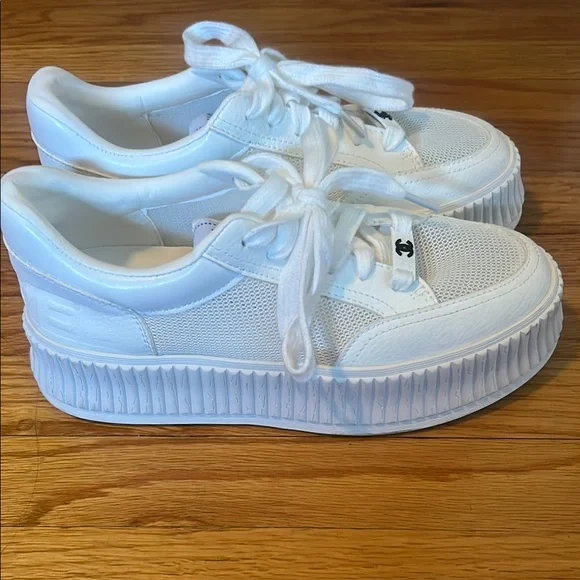 White Sneakers with Platform Sole - Picture 2 of 4